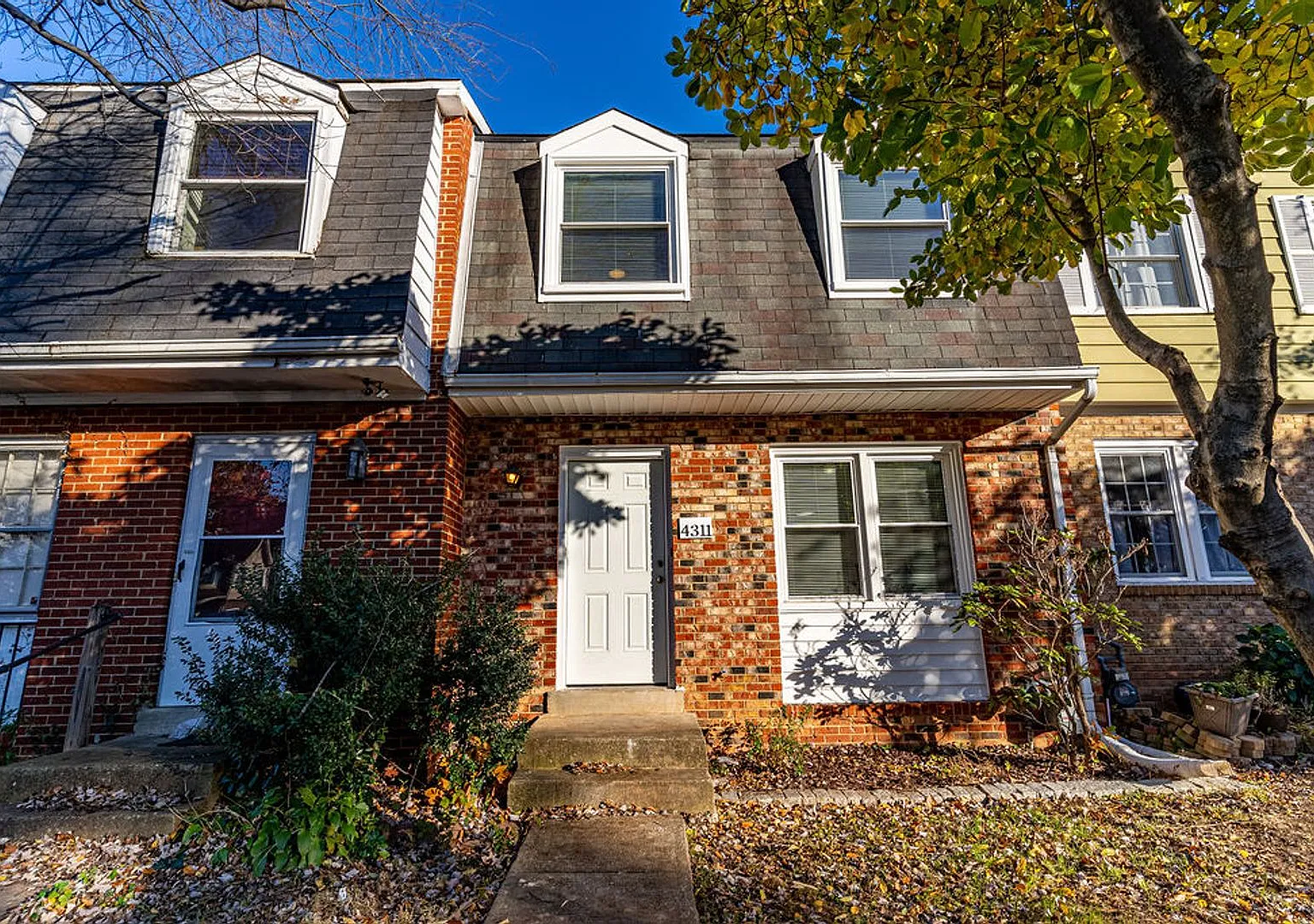 Beautiful 3-Level Townhome with Hardwood Floors & Fenced Yard — Photo 1