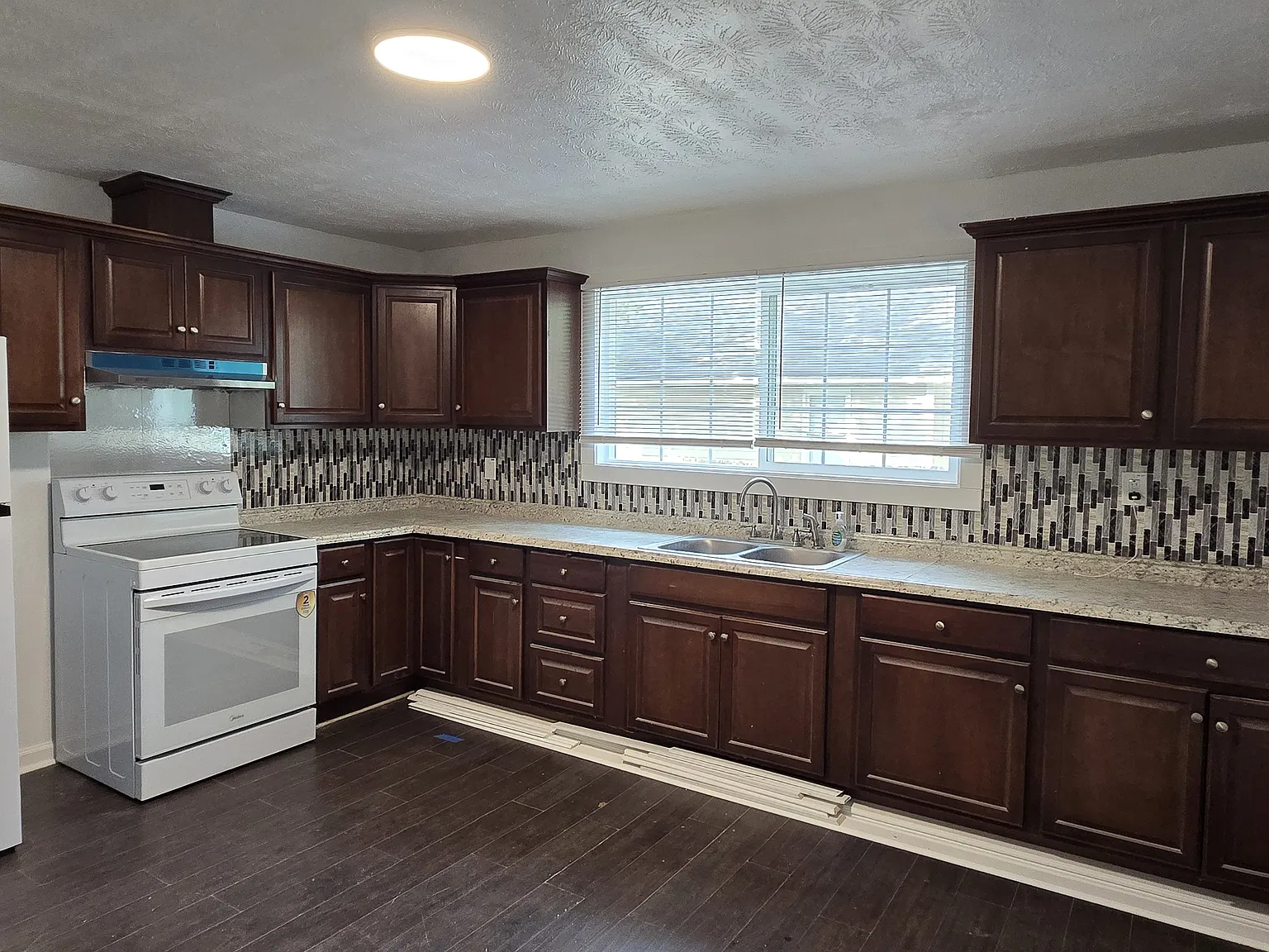 2 bed, 1023 sqft, $1,299 — Photo 4