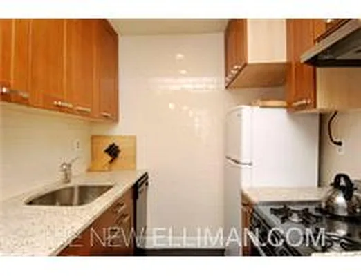 Rented by Douglas Elliman | media 19