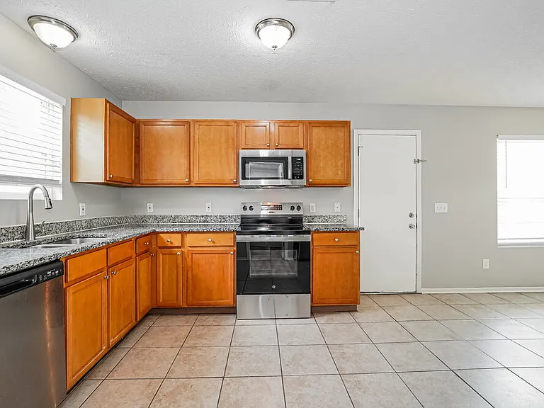 6280 Marengo St — Photo 10
