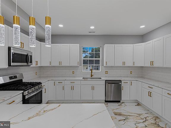 2nd image of 3600 W Forest Park Ave