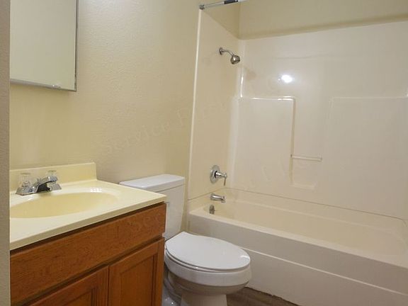 3rd image of 710 Elm Dr #1