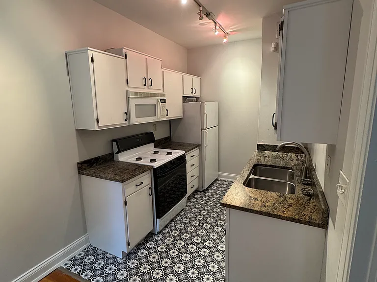 1360 Eastern Pkwy #3 — Photo 3