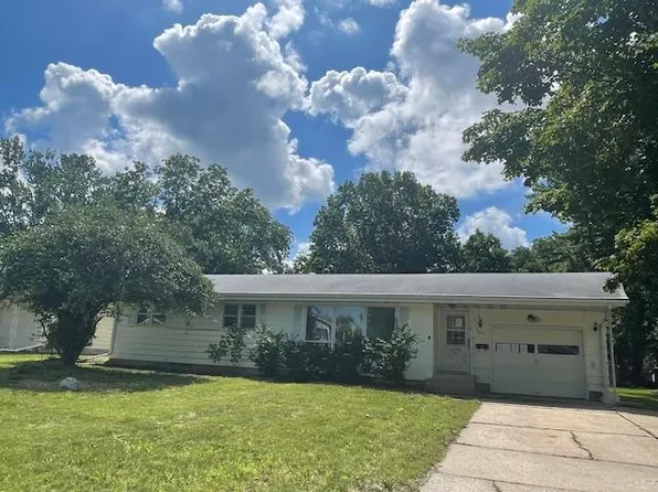 704 E Circle Dr, Montgomery, MN 56069