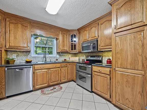 5th image of 114 Cedar Falls Ct