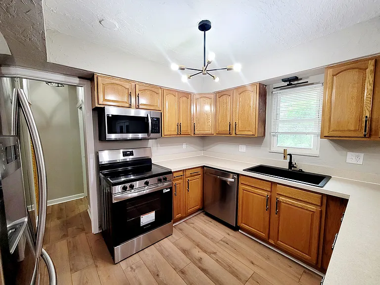3116 W University Ave — Photo 17