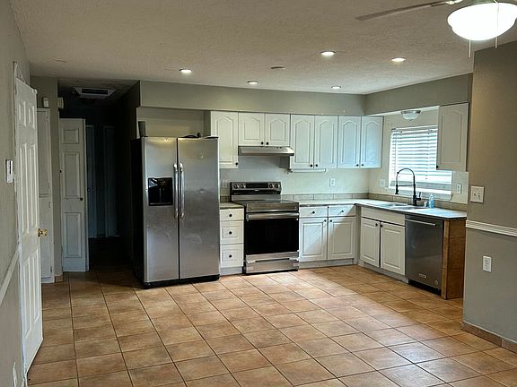 2nd image of 6027 Redlands Rd NW