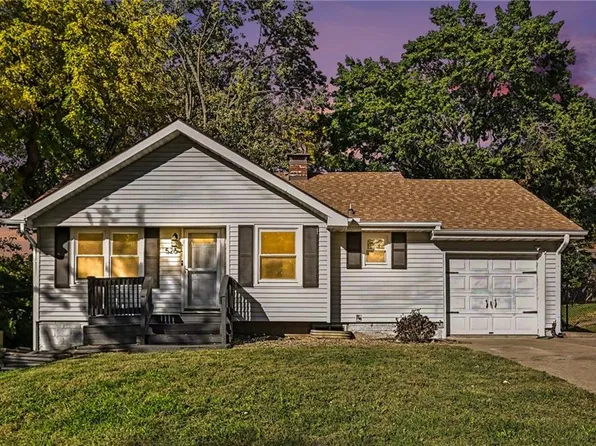 526 NE 43rd St, Kansas City, MO 64116