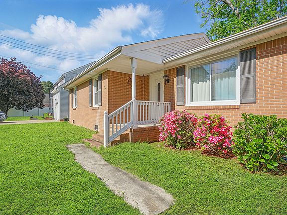 5th image of 1207 Dewberry Ln