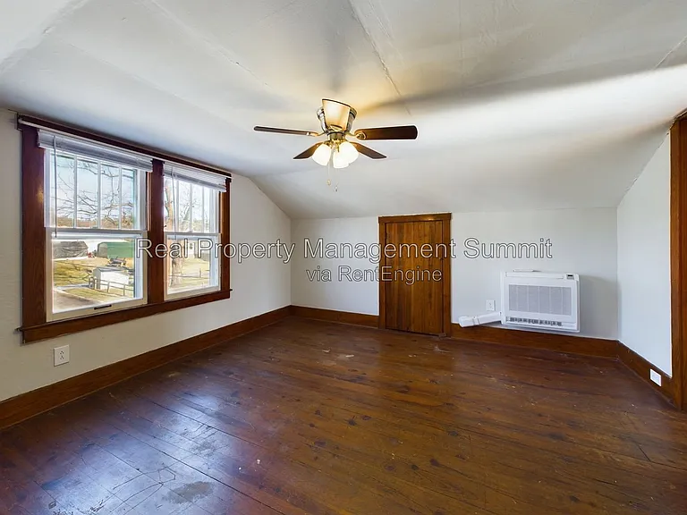 2408 Poplar St — Photo 16