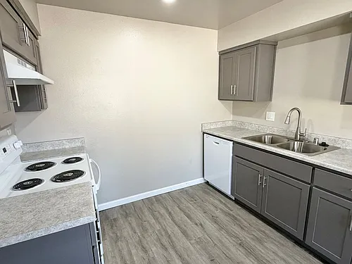 Granada Apartments Photo 1
