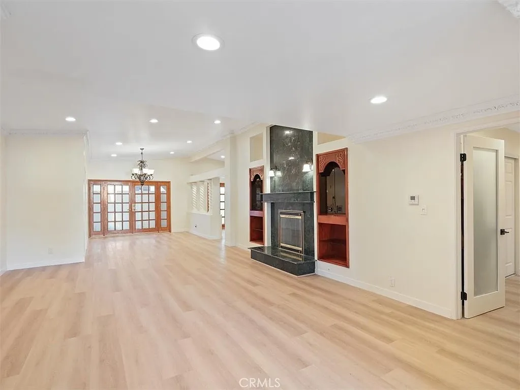4 bed, 2082 sqft, $5,550 — Photo 3