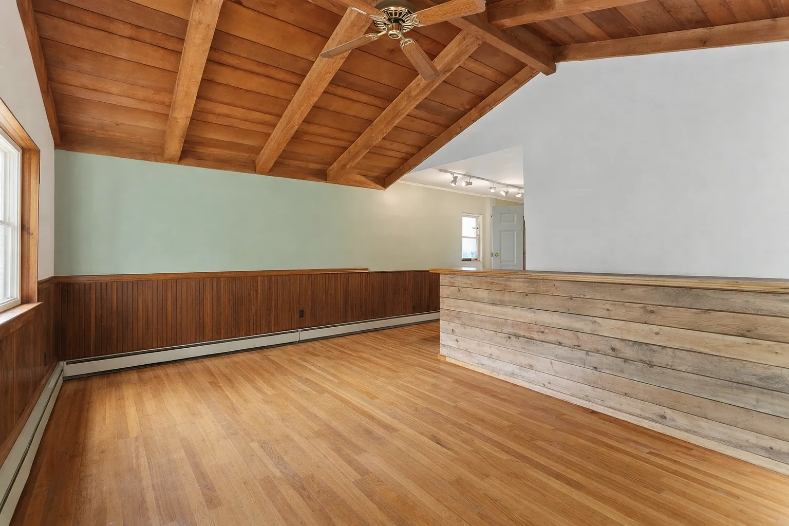 6 bed, $3,300 — Photo 2