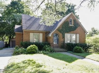 157 Henry St, Elgin, IL 60120