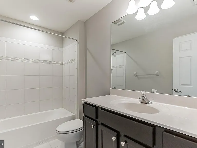 507 Lexington Mews — Photo 25