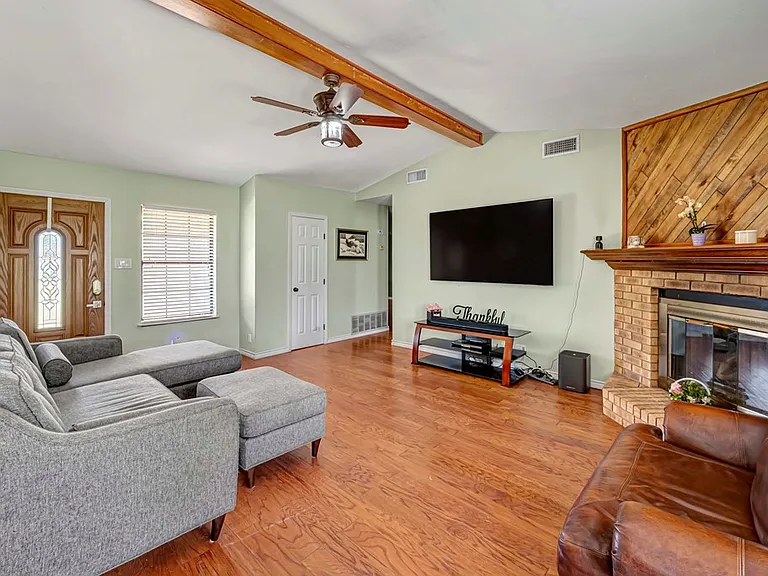 10803 E County Road 104 — Photo 3