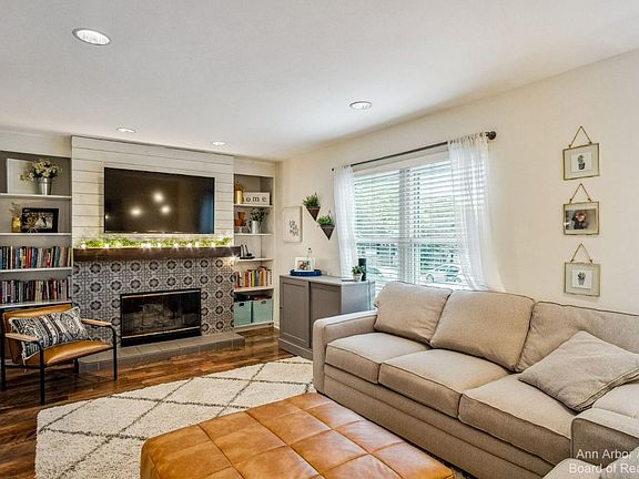 5th image of 3466 Burbank Dr
