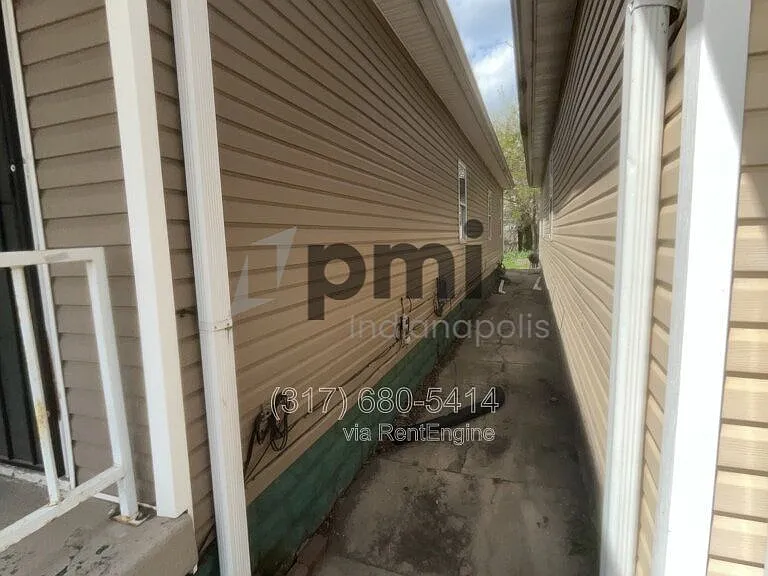 114 Adler St — Photo 6