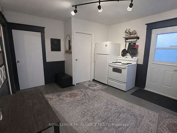3rd image of 189 Byron St #187