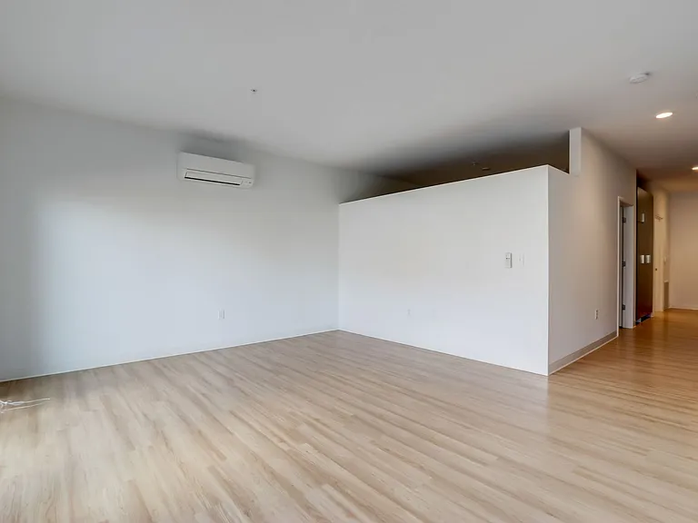 Element Apartments — Photo 19