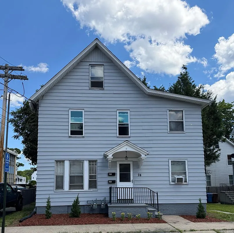 4 bed, 1.0 bath, 1200 sqft, $2,800 — Photo 2