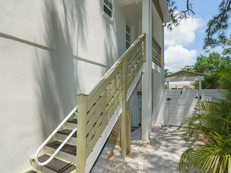 250 33rd Ave N #1 — Photo 5