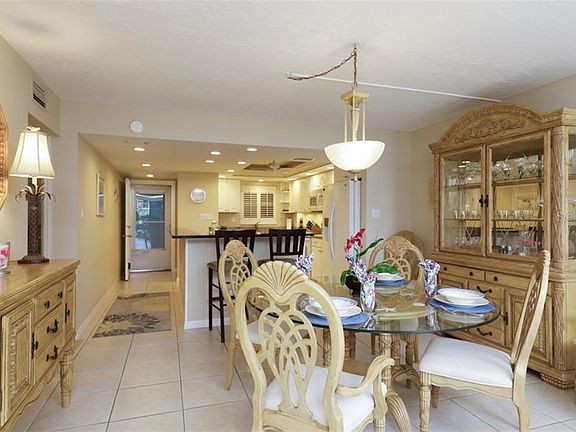 5th image of 5600 Beach Way Dr #M-1