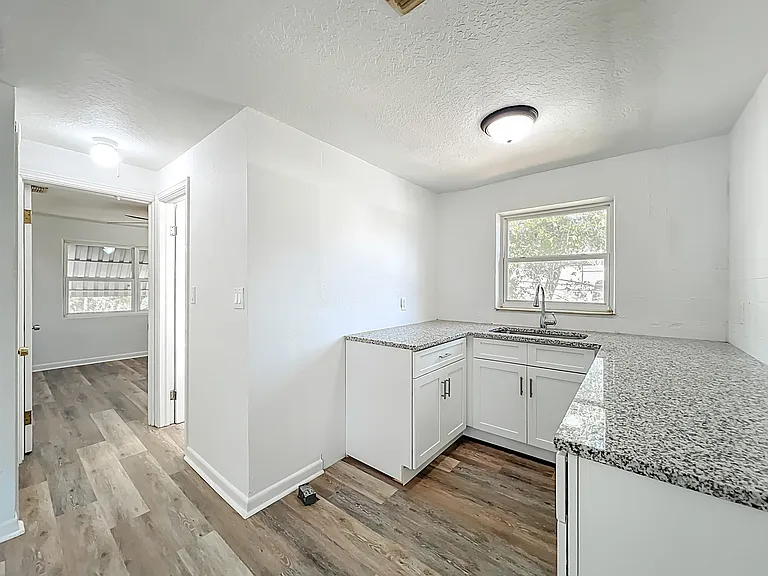 1305 S Dewey St #1 — Photo 4