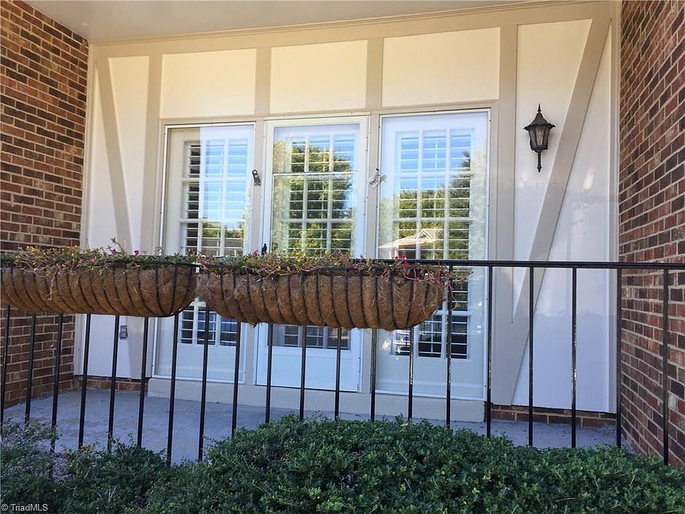 1st image of 2A Fountain View Cir #A