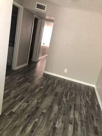 1st image of 1105 Ronstan Dr APT 6