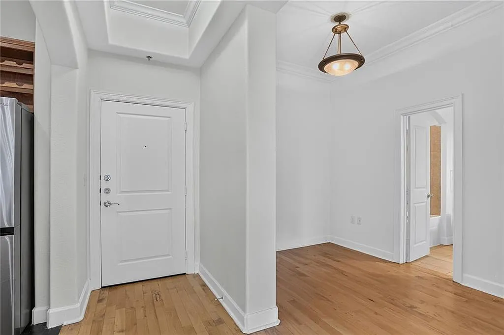 1 bed, 1.0 bath, 880 sqft, $2,100 — Photo 3