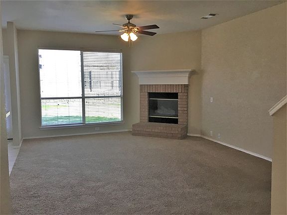 3rd image of 2621 Travis Dr