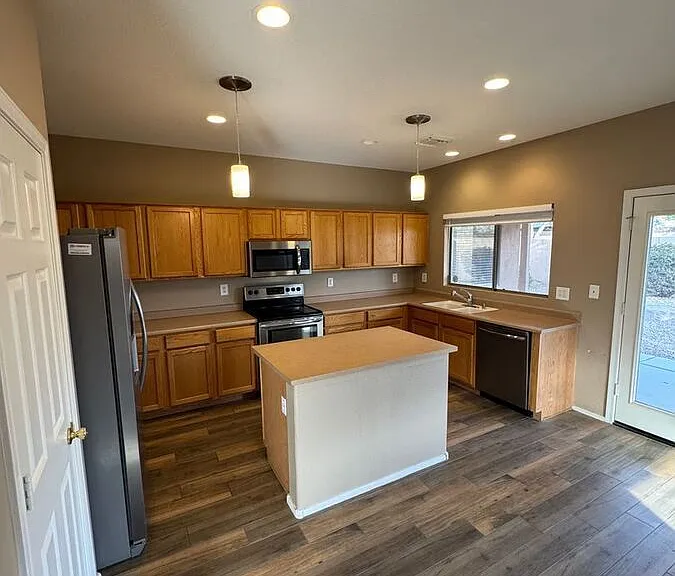 9450 W Quail Ave — Photo 6