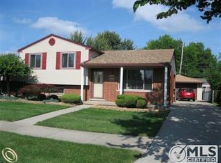25354 Koontz St, Roseville, MI 48066