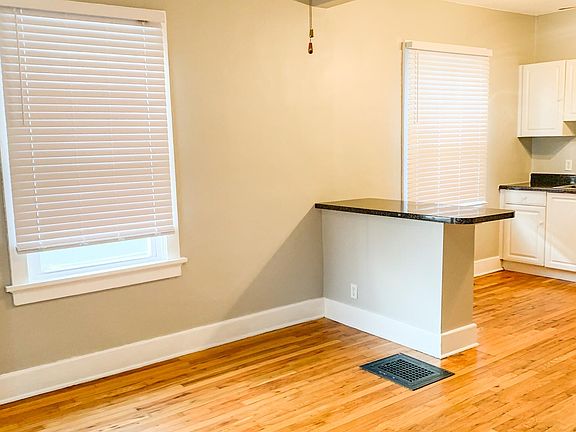 3rd image of 7121 Glades Ave