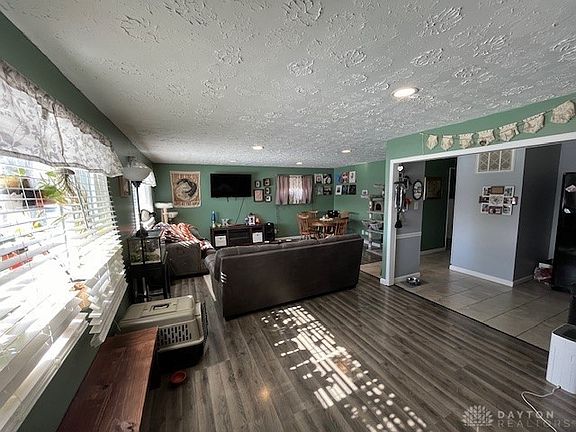 2nd image of 321 Windsor Ct