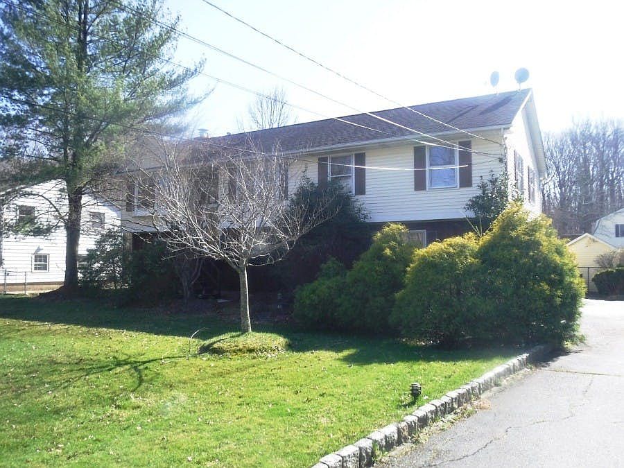 99 Finnegans Ln, Kendall Park, NJ 08824 Zillow