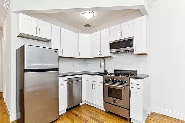 Rented by REAL New York | media 24