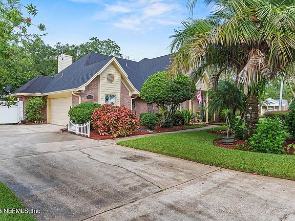 3rd image of 11418 DRAKEWOOD Court