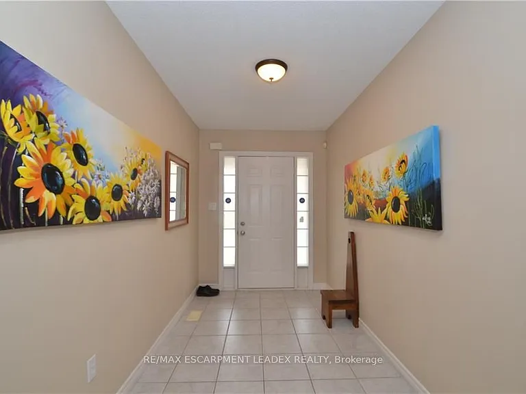 1132 Harrogate Dr — Photo 3