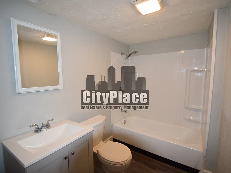 1319 W 27th St — Photo 12