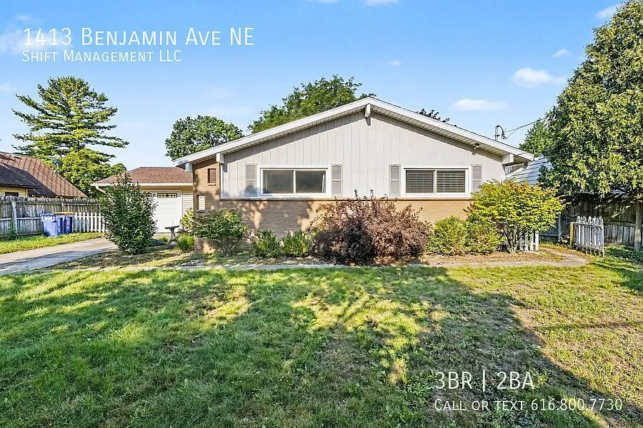 1413 Benjamin Ave NE