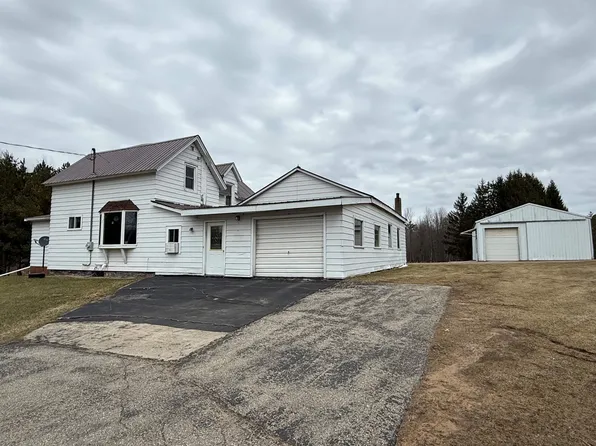 W7332 35th Ave, Menominee, MI 49858