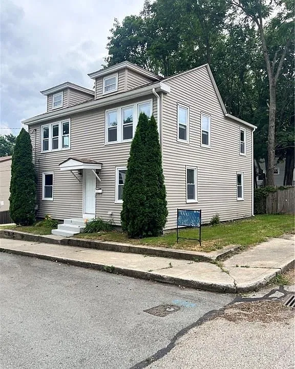 22 Agnes St #1