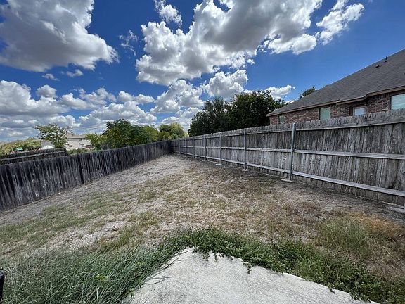5th image of 288 Rosalie Dr