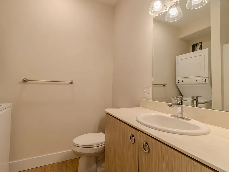 1 Bed 1 Bath in Downtown Traverse City — Photo 11
