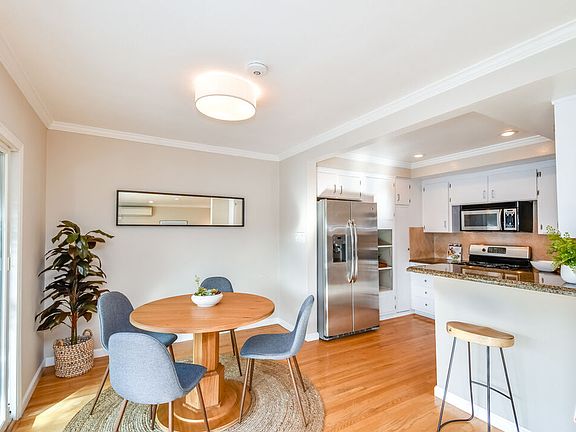 4th image of 1328 Havenhurst Dr APT 209