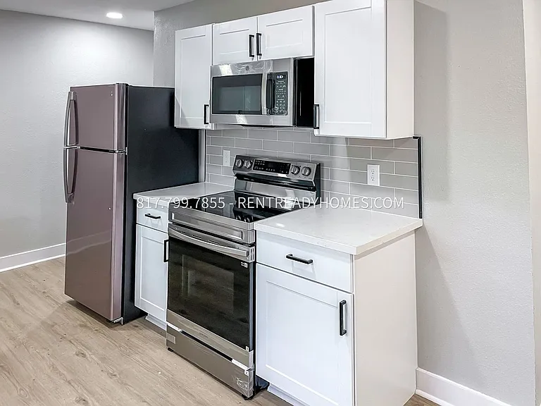 8112 Barkley St — Photo 4