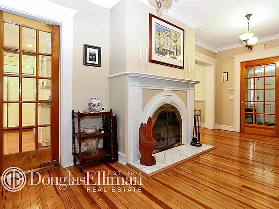 4th image of 299 Woodland Dr