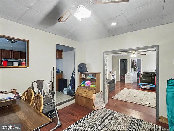3rd image of 669 Main St
